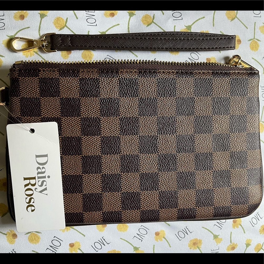 NWT Daisy Rose luxury inspired wristlet